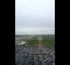 ド迫力！ パイロット目線からの着陸をタイムラプス映像でどうぞ