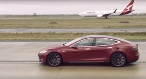 テスラ VS ジェット旅客機。究極スピード勝負の結果は…
