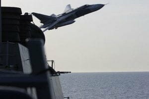 「撃墜ありえた」ロシア軍機の米艦異常接近、動画が公開