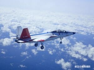 国産ステルス実証機「X-2」 初飛行に成功！