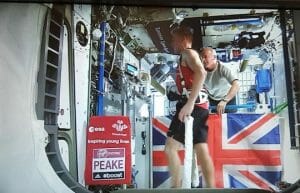 宇宙飛行士がISSで42.195kmのフルマラソンを達成！