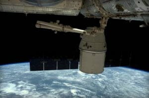 おかえり! ドラゴン宇宙船がISSから分離し、地球に無事帰還