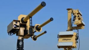 まるでSF兵器。ゴツい「ドローン撃墜システム」を米空港がテストへ