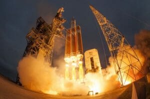 「米スパイ衛星」搭載の世界最大ロケット、週末に打ち上げへ