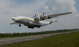 これもデカイ。世界最大のプロペラ機「An-22 アンテーイ」運航再開