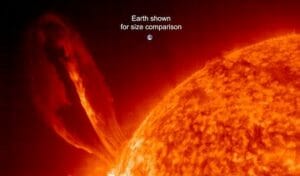 地球35個分！？ 　超巨大な「プロミネンス」が太陽で観測される