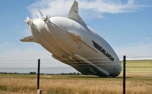 世界最大の航空機、電柱に引っかかり墜ちる。テスト飛行最中で怪我人はなし