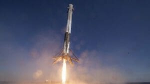 スペースX、念願の再利用ロケットを今冬に打ち上げ決定　衛星「SES-10」を軌道投入へ