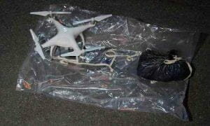 刑務所に麻薬やスマホを届けるドローン、ロンドンで捕獲される