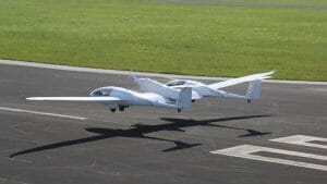 水素で飛ぶ「燃料電池飛行機」初飛行に成功　ゼロエミッションで環境問題解決なるか