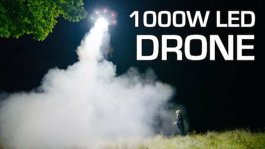 宇宙人襲来！？　1000ワットLED搭載ドローンが地上を襲う！