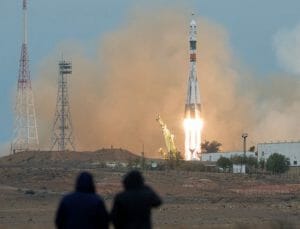 いざ宇宙ステーションへ! 米露飛行士がソユーズロケットで打上げ成功