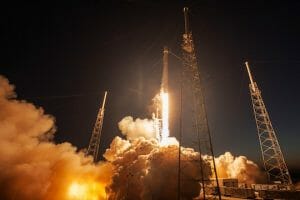 スペースX、「4,425個の衛星」のギガビットインターネット計画を提出 低遅延かつ全世界で利用可能
