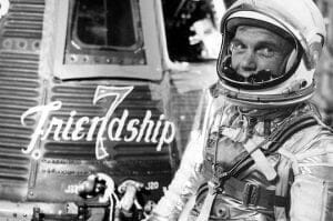米初の地球周回　ジョン・グレン氏、95歳で亡くなる　向井さんと宇宙飛行も
