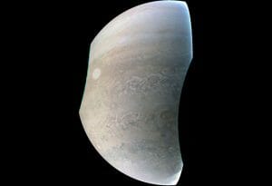 木星の美しい「真珠」模様　探査機「ジュノー」撮影に成功　巨大な嵐の1つ