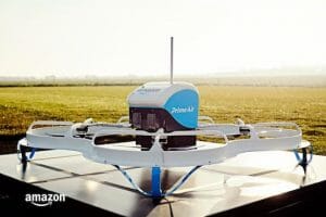 アマゾン、初ドローン配達をイギリスで実施！　「Prime Air」で自動飛行を実現