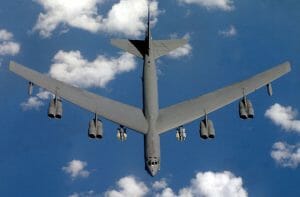 爆撃機「B-52」エンジン、飛行中に一つ落ちる　該当機は無事帰還