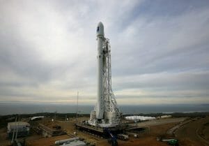 スペースX、ロケット打ち上げを1月14日に延期　悪天候予測のため