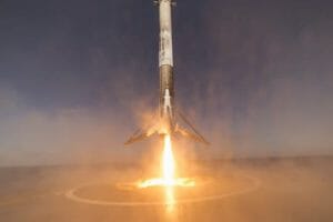 おかえり、ファルコン9。ロケット第1段着地の息を呑むような瞬間を画像で