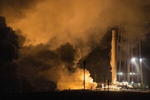 スペースX、再利用ロケット打ち上げは「もうすぐ」　エンジン点火テストに成功