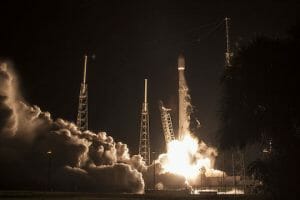 スペースX、2〜3週に1機のロケット打ち上げ目指す　ファルコン9のターボポンプ改良も予定