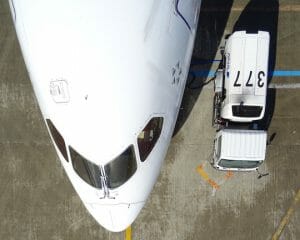 ANA、ボーイング787を「ドローンで機体点検」 検証画像を公開