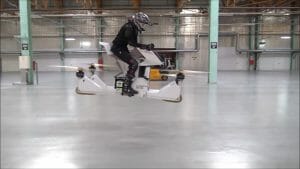 ドローンにも。乗って飛べるホバーバイク「Scorpion-3」ロシアから登場