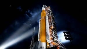 月往復の有人ロケット、トランプ大統領意向で前倒しも NASAが協議中