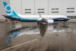 ボーイング、小型ジェット機「737 MAX 9」をロールアウト