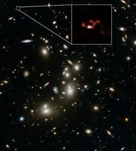 132億光年先の銀河「A2744_YD4」 アルマ望遠鏡が観測