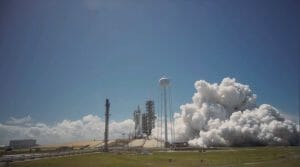 スペースX、歴史的な利用済みロケットの再打ち上げを準備中　点火テストに成功