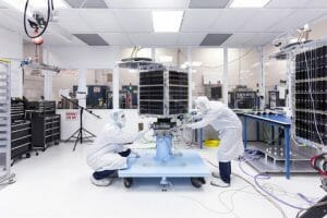 アップル、グーグルから人工衛星責任者を2人採用か