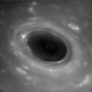 土星の環内側に飛び込んだカッシーニ 圧巻の接写画像が到着