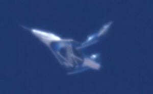 「スペースシップ・ツー」、再突入システムで初飛行　民間宇宙旅行目指す