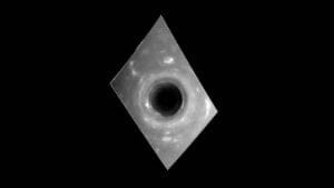 カッシーニが捉えた！ 土星初ダイブによる接写動画をどうぞ