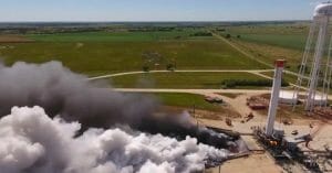 スペースX、次世代ロケット「ファルコン・ヘビー」コアの初燃焼試験を実施