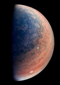 木星の不気味に渦巻く南極　探査機「ジュノー」が撮影