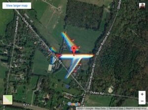 あら珍し。Google マップに「飛行中の航空機」が映り込む
