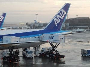 ANAら、「赤ちゃんが泣かない！？ヒコーキ」プロジェクトを立ち上げ　耳抜きやモニタウェア開発