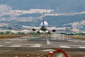 伊丹空港にドローン出現か　JAL便着陸やり直し