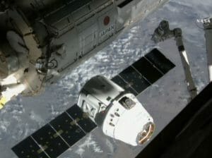 再使用ドラゴン補給船、宇宙ステーションに到着