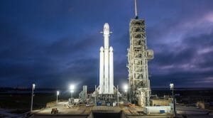 スペースX「ファルコン・ヘビー」、初打ち上げは1月末を予定　来週には点火テスト