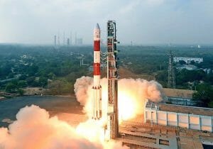 インド「PSLV」ロケット打ち上げ実施　31基の人工衛星を投入