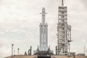 スペースX「ファルコン・ヘビー」2月6日に初打ち上げへ ケネディ宇宙センターより