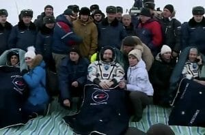 飛行士3人、宇宙ステーションから帰還 168日滞在
