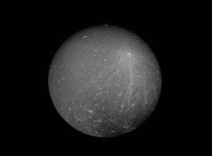 岩石と氷でできた土星の衛星「ディオネ」