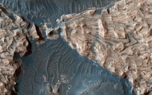 火星の巨大クレーター「アラム・カオス」に存在する、大洪水の跡