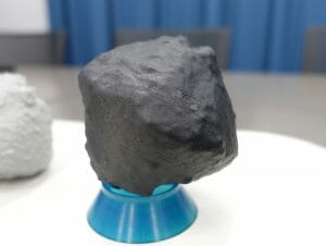 リュウグウは予測より乾いた天体？ はやぶさ2が初期観測