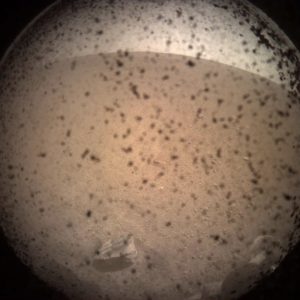 インサイト、火星着陸に成功。撮影画像を送信