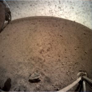 インサイトのICCによるダクトカバーなしの火星画像が公開